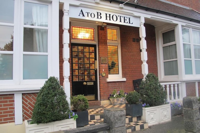 Hostal A To B Hotel