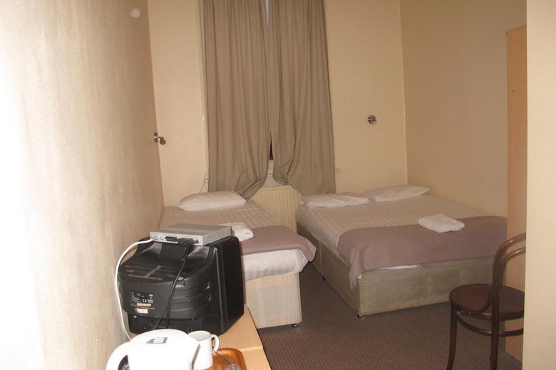 Hostal A To B Hotel