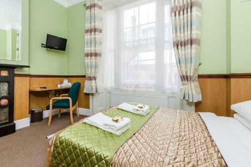 Hostal Gower House Hotel