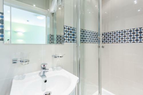 Hostal Gower House Hotel