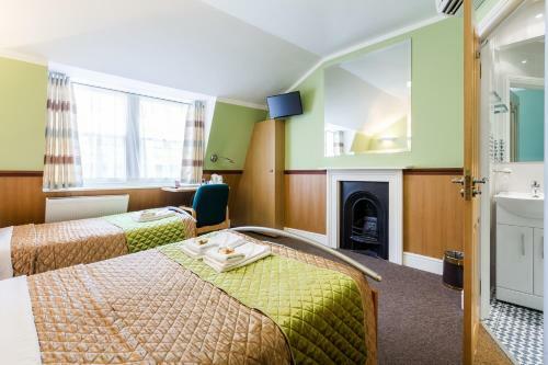 Hostal Gower House Hotel