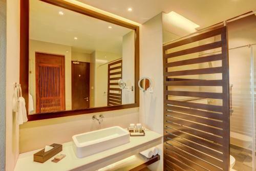 Hotel Doubletree By Hilton Weerawila Rajawarna Resort