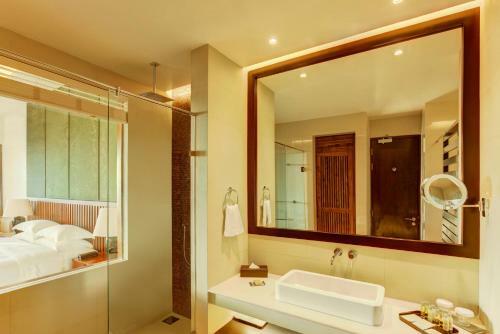 Hotel Doubletree By Hilton Weerawila Rajawarna Resort