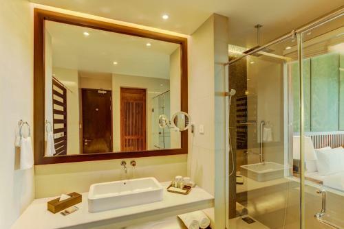 Hotel Doubletree By Hilton Weerawila Rajawarna Resort