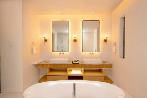 Hotel Doubletree By Hilton Weerawila Rajawarna Resort
