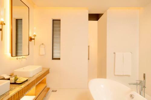 Hotel Doubletree By Hilton Weerawila Rajawarna Resort