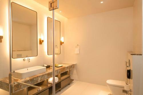 Hotel Doubletree By Hilton Weerawila Rajawarna Resort