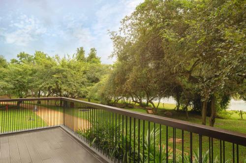 Hotel Doubletree By Hilton Weerawila Rajawarna Resort