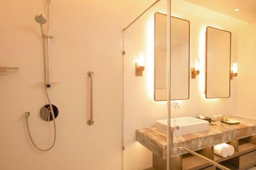 Hotel Doubletree By Hilton Weerawila Rajawarna Resort