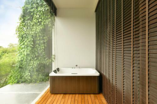 Hotel Doubletree By Hilton Weerawila Rajawarna Resort