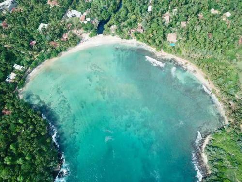 Hotel Waves Hiri