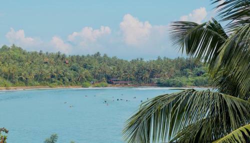 Hotel Waves Hiri