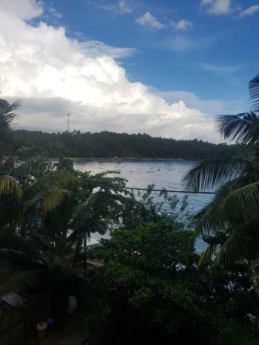 Hotel Waves Hiri