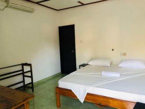 Hostal Sam's Hut Arugambay