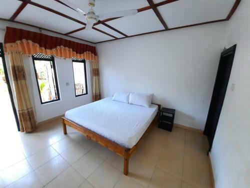 Hostal Sam's Hut Arugambay