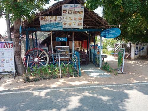 Hostal River Garden Arugambay