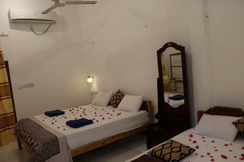 Sandy Bay Hotel Arugambay