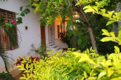 Sandy Bay Hotel Arugambay
