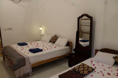Sandy Bay Hotel Arugambay