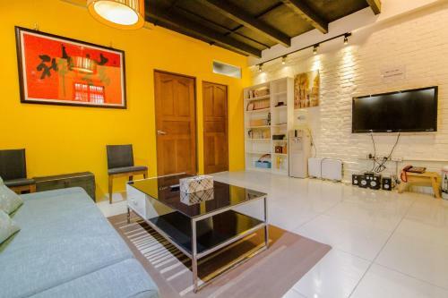 Yilan Night Market Whole House