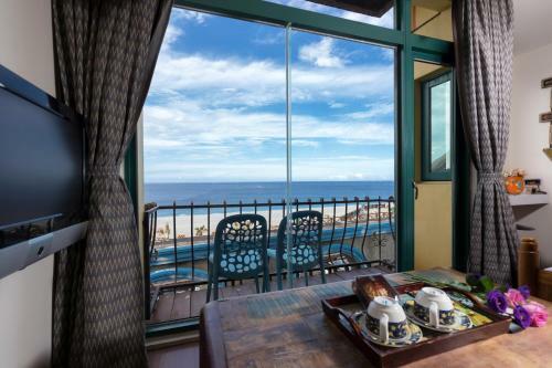Blue Glass Sea B&B