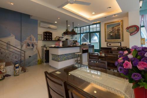 Blue Glass Sea B&B