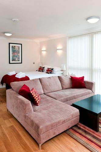 Your Space Apartments - Byron House Studio