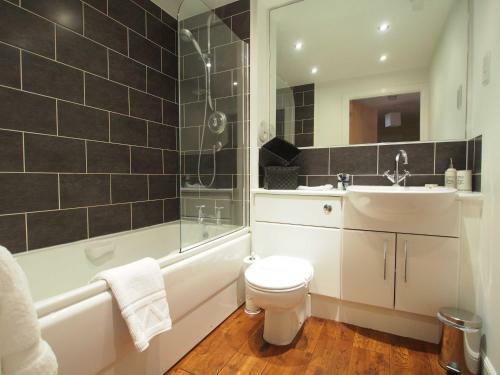 Apl Apartments