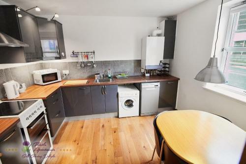 Thistle Apartments - Berry Apartment