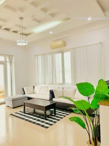 The Black & White Garden Villa- 5-bedroom Villa