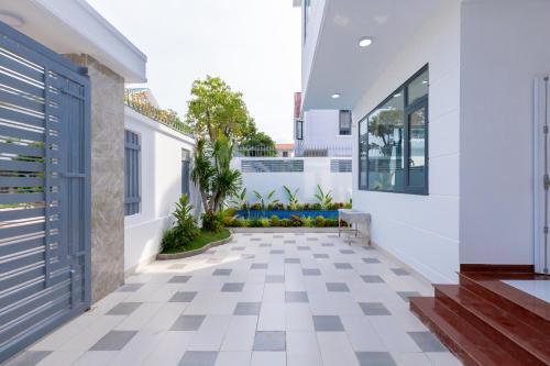 Luxury Pool Villa 8rooms , Bida, H? B?i, G?n Bi?n- Palm Villa 10