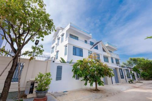 Luxury Pool Villa 8rooms , Bida, H? B?i, G?n Bi?n- Palm Villa 10
