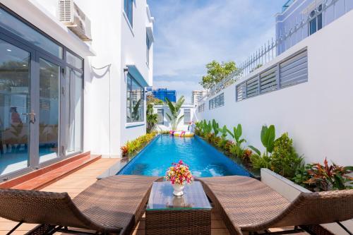 Luxury Pool Villa 8rooms , Bida, H? B?i, G?n Bi?n- Palm Villa 10