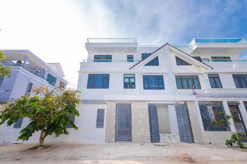 Luxury Pool Villa 8rooms , Bida, H? B?i, G?n Bi?n- Palm Villa 10