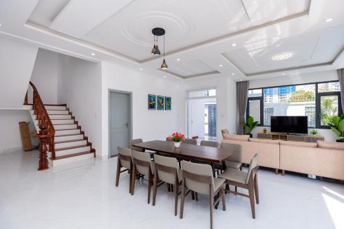 Luxury Pool Villa 8rooms , Bida, H? B?i, G?n Bi?n- Palm Villa 10