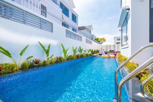 Luxury Pool Villa 8rooms , Bida, H? B?i, G?n Bi?n- Palm Villa 10