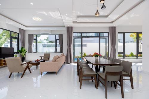 Luxury Pool Villa 8rooms , Bida, H? B?i, G?n Bi?n- Palm Villa 10