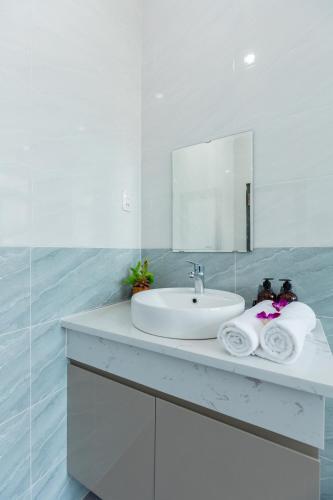 Luxury Pool Villa 8rooms , Bida, H? B?i, G?n Bi?n- Palm Villa 10