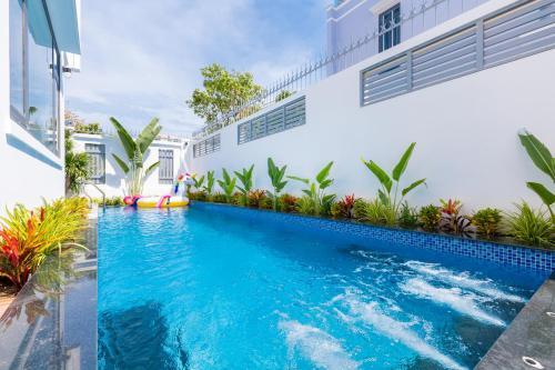 Luxury Pool Villa 8rooms , Bida, H? B?i, G?n Bi?n- Palm Villa 10