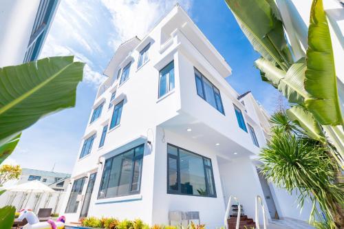 Luxury Pool Villa 8rooms , Bida, H? B?i, G?n Bi?n- Palm Villa 10