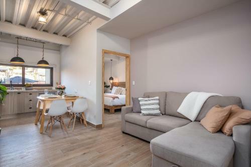 Best Location - New, Upscale, Modern Comfort 5 Bedrooms