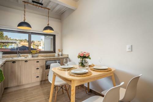 Best Location - New, Upscale, Modern Comfort 5 Bedrooms