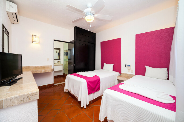 Nina Hotel & Beach Club
