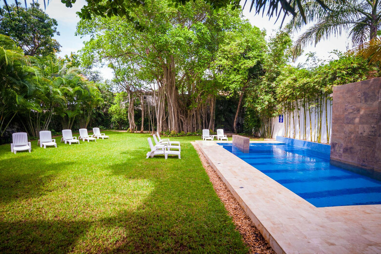 Nina Hotel & Beach Club