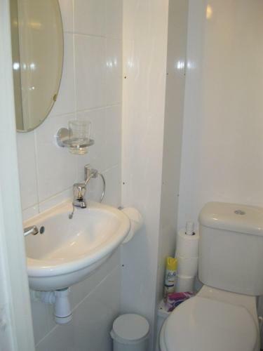 Hostal Channel View Guest House
