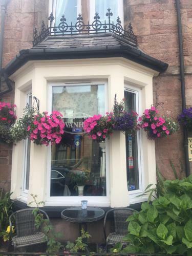 Hostal Ivanhoe Guest House