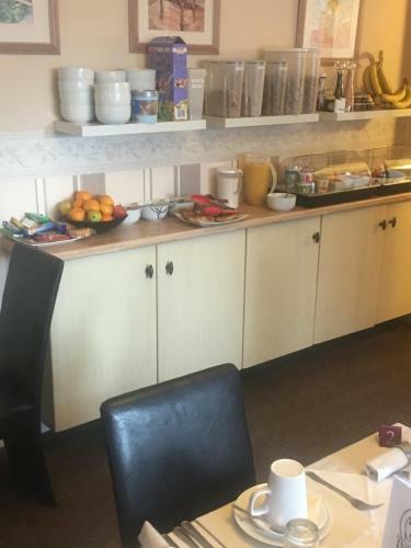 Hostal Ivanhoe Guest House