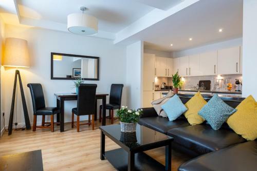 Apartamentos Inverness City Suites