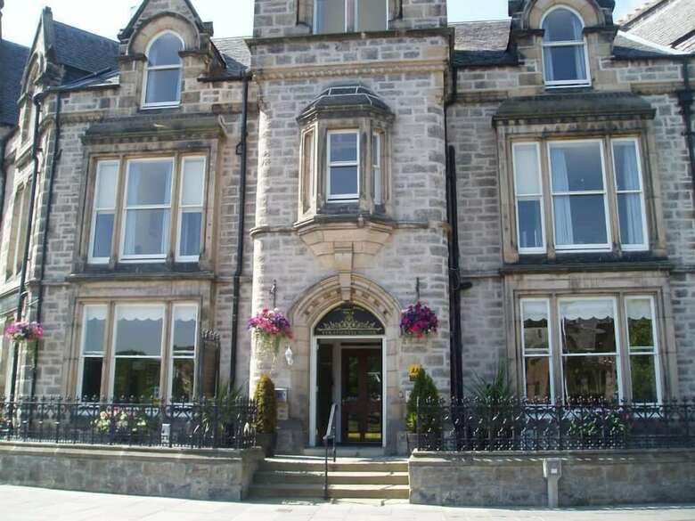 Hostal Strathness House