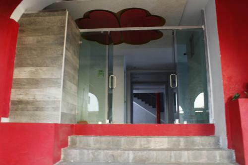 Hotel Love